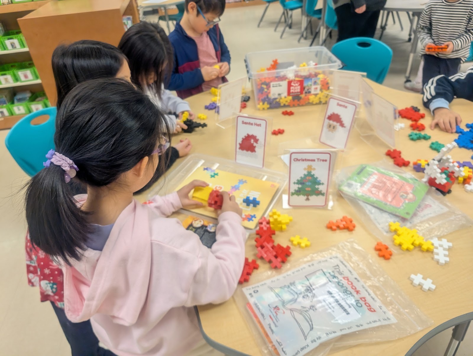 students making various holiday designswith plus plus blocks